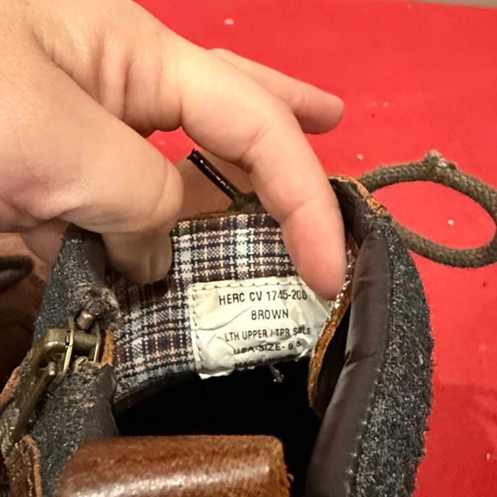 Crevo Men's Two-Tone Leather Boots - Picture 5 of 6